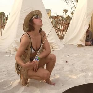 Meet your Posher, Caitlin