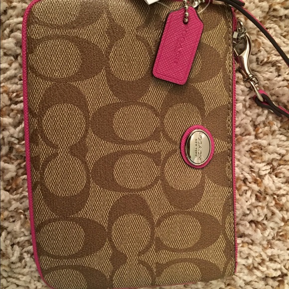 BRAND NEW Signature COACH wristlet