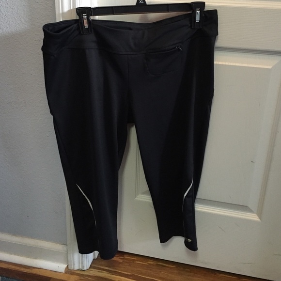 CHAMPION Black exercise capris w/ reflect stripe