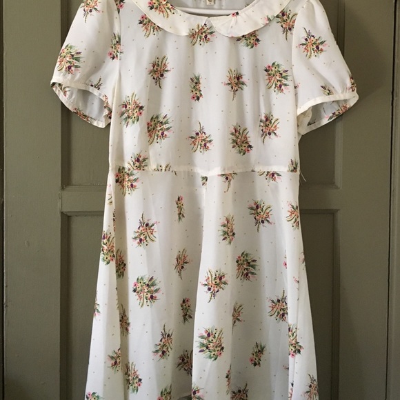 Peter Pan collar floral dress