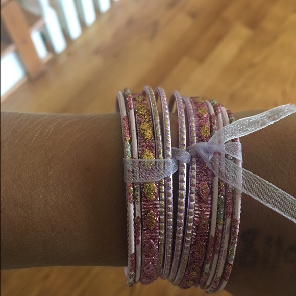 Various pink bangles - Picture 2 of 3