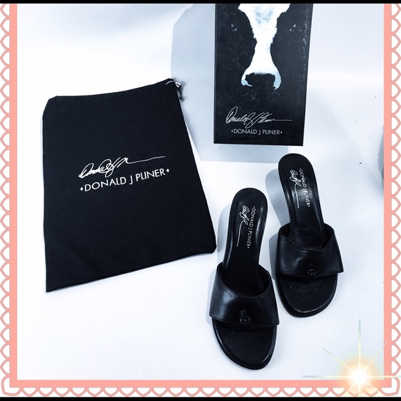 ✨NWT/ NIB Donald J Pliner, black low heel slides✨
