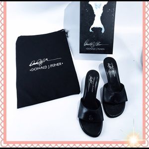 ✨NWT/ NIB Donald J Pliner, black low heel slides✨