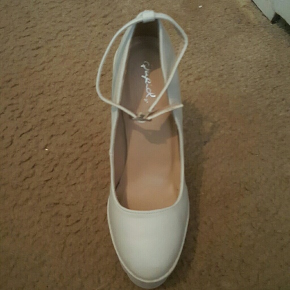 Qupid White Platforms - Picture 3 of 3