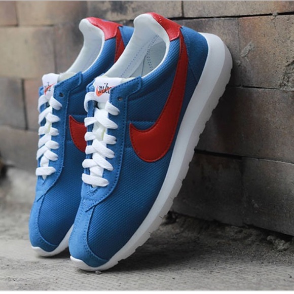 Nike Shoes - Nike Roshe LD1000