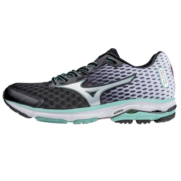 LIKE NEW Mizuno Wave Runner Shoes!!