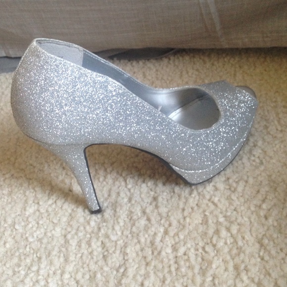 Heels - Picture 3 of 3