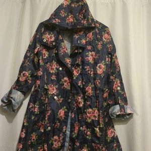 Rain coat- shell: 100% polyester. Button closure.