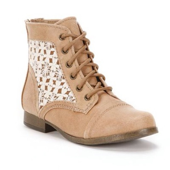 Tan Boots With Lace