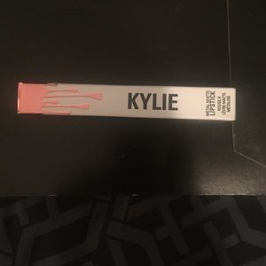 Kylie King K metal gloss