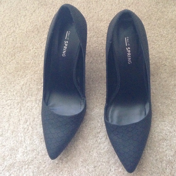 CALL IT SPRING - BLACK PUMPS 👠