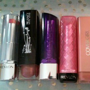 ON HOLD Bundled lipsticks, hardly used.