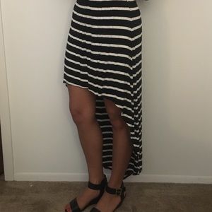 High-low black and white stripped skirt