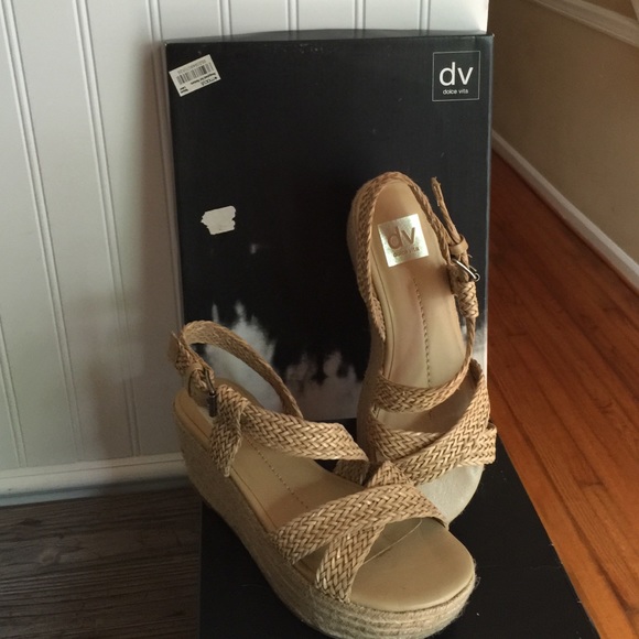 Dolce Vita Natural Stella tan wedges