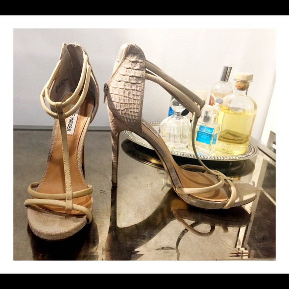 Tan suede Steve Madden heels