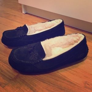 Black Suki UGG Slippers