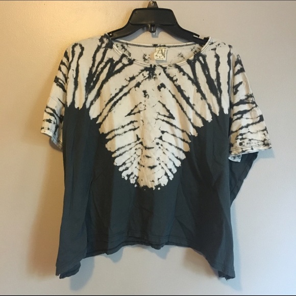 Grey and white tie dye tee