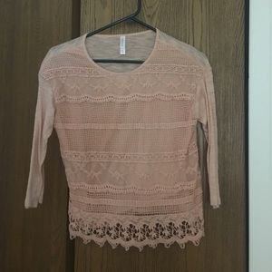 Light pink lace 3/4 sleeve top