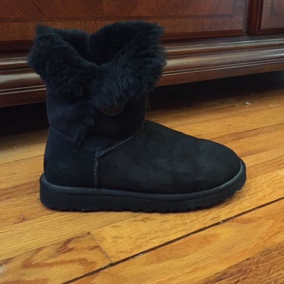Black Bailey Button Ugg Boots