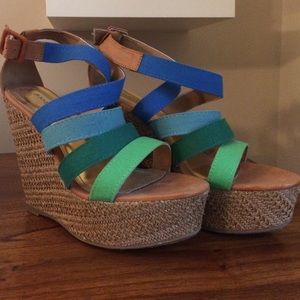 Color block wedges