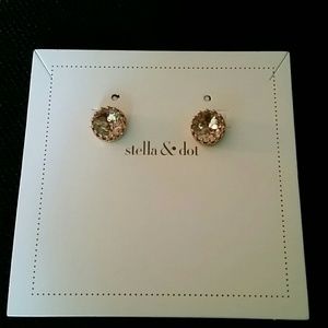 Stella and Dot Nancy studs in peach