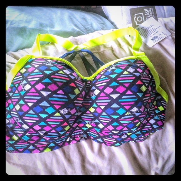 ‼️💗NWT bright tribal VSX sports bra‼️💗