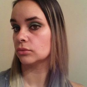 Meet your Posher, Alicia