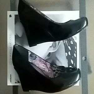 Madden Girl  Ursey patent wedges