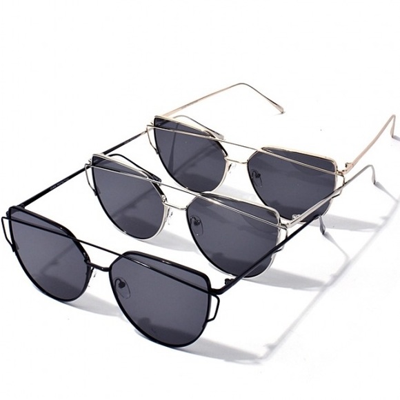 •LAST• One For The Books Sunglasses - Black/Black - Picture 2 of 4