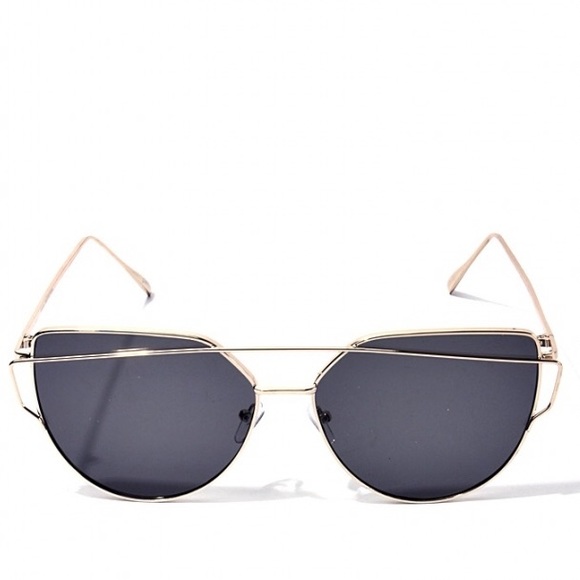 •LAST• One For The Books Sunglasses - Black/Black - Picture 3 of 4