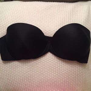 Black strapless push-up bra