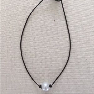 ✨Black faux leather and pearl necklace!✨