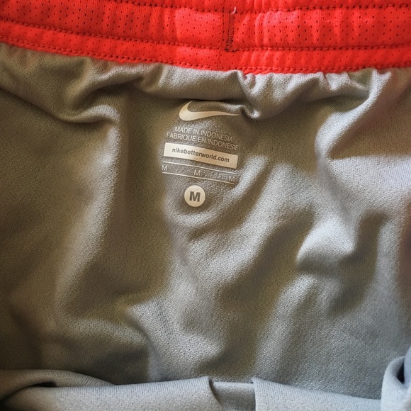 Nike - Picture 2 of 3