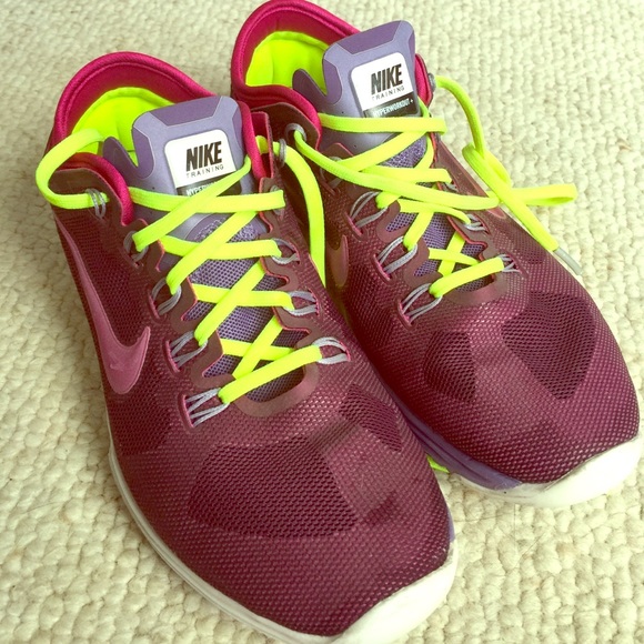 nike hyper workout shoes