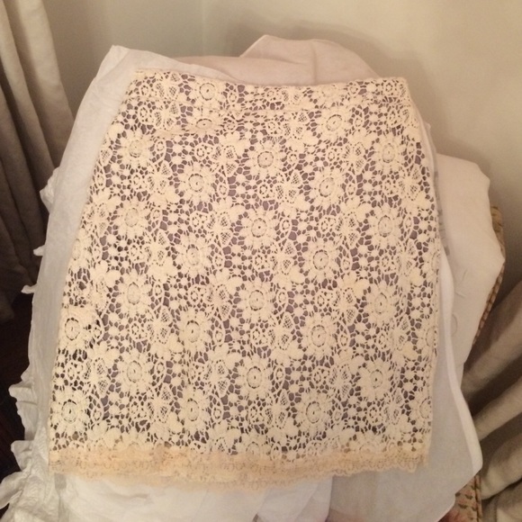 Lace mini skirt