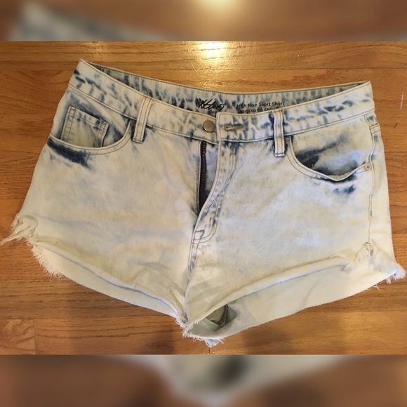 Frayed high waisted shorts