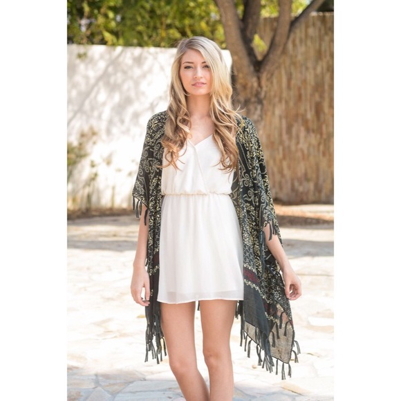 🔹SOLD🔹Tassled Moroccan Kimono - Picture 2 of 3