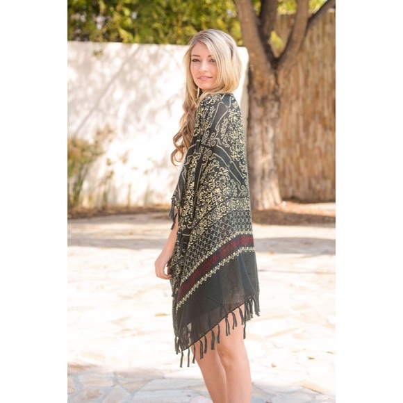 🔹SOLD🔹Tassled Moroccan Kimono - Picture 3 of 3