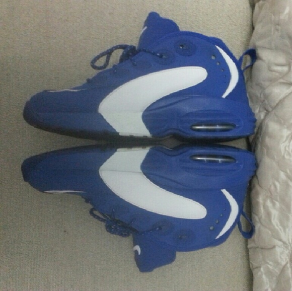 ***SOLD!!!*** Hyper Blue Nike Shoes. LIKE NEW! - Picture 3 of 4