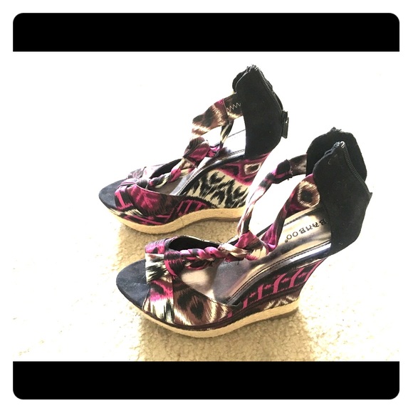 Tribal printed wedges