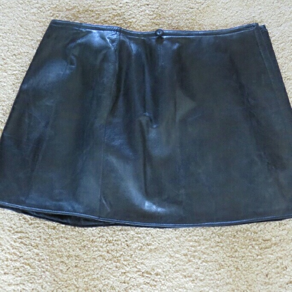 Elements by Vakko black reversible leather mini