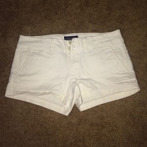 EUC White AE shorts ❤️