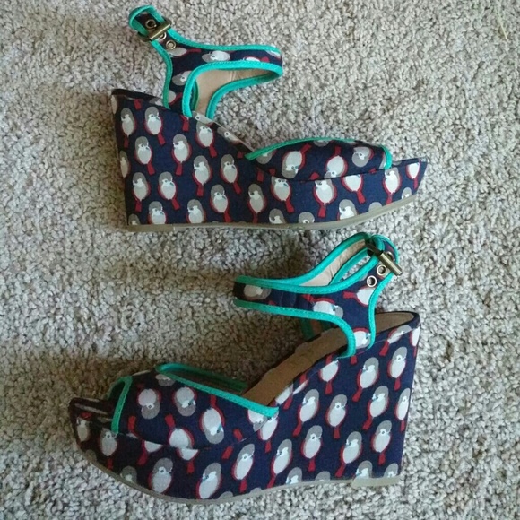Report Bird Print Wedges 9