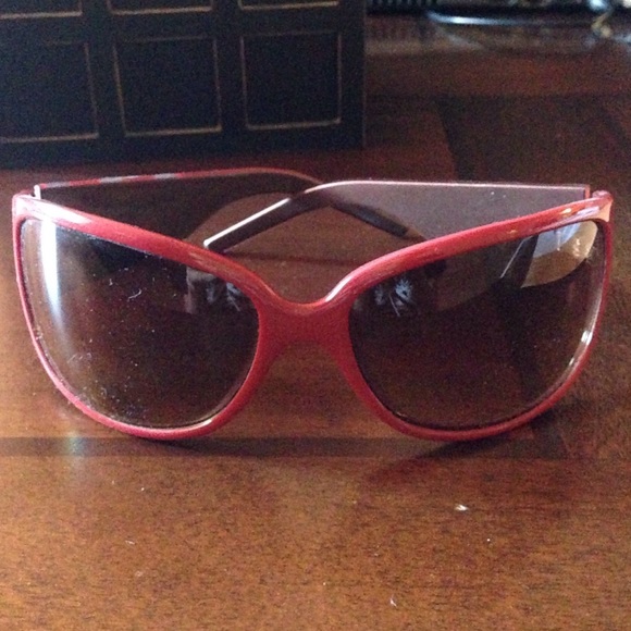 Red sunglasses without boxes.