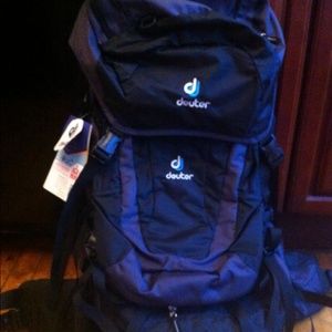 Deuter Quantum 70+10 Travel Pack - Black/Graphite