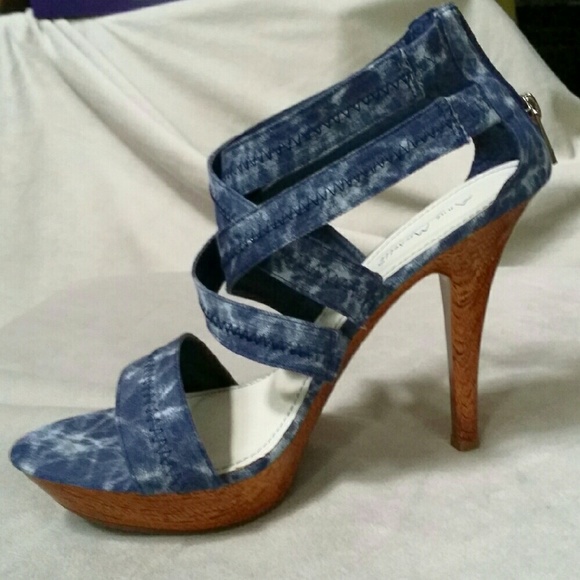 Anne Michelle  canvas/ wood heels. - Picture 2 of 4
