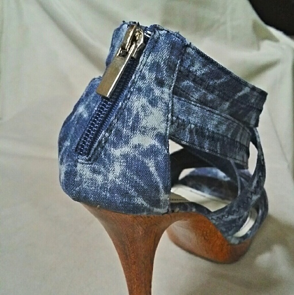 Anne Michelle  canvas/ wood heels. - Picture 4 of 4