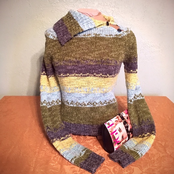 Super cute comfy colorful sweater!