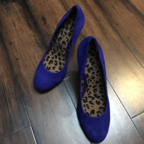 Jessica Simpson royal blue pumps