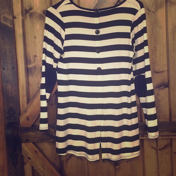 Long sleeve black and white strip shirt